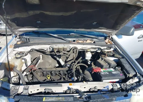 2010 Ford Escape Xlt z USA, uszkodzony, nr VIN 1FMCU0D74AKA41936